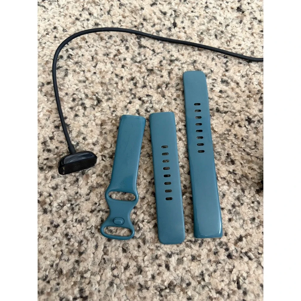 Fitbit Charge 5 Fitness Tracker Extra Band and Charger - TESTED WORKS